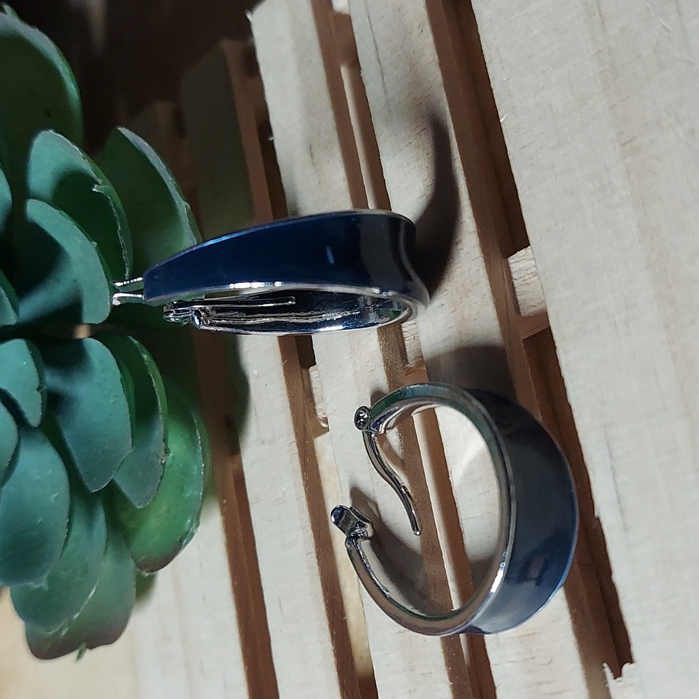 E1909 Silver & Navy Enamel Hoop Earrings